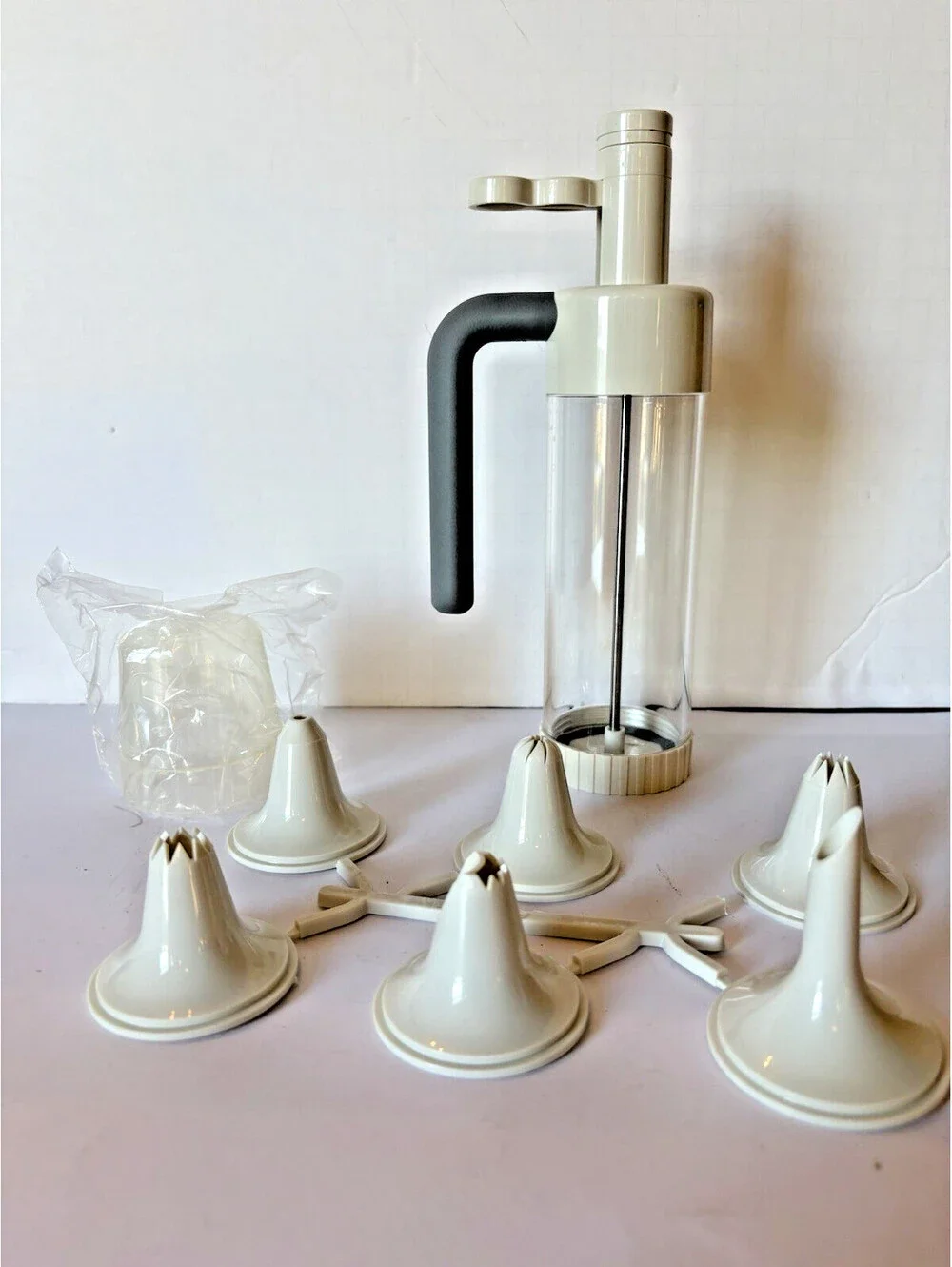 Pampered Chef Easy Accent Decorator 1778 6 Tips Instructions With Box Used once